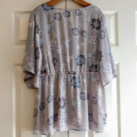 Torrid Gray Floral Tunic Flowy Bell Sleeves 2X - Picture 5 of 8